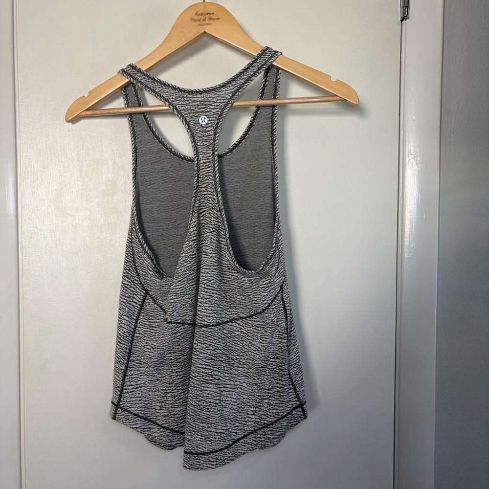 Lululemon Long Distance Tank Top. Size: 4. Color: Sheer Luon Pebble Jacquard. - Picture 7 of 8